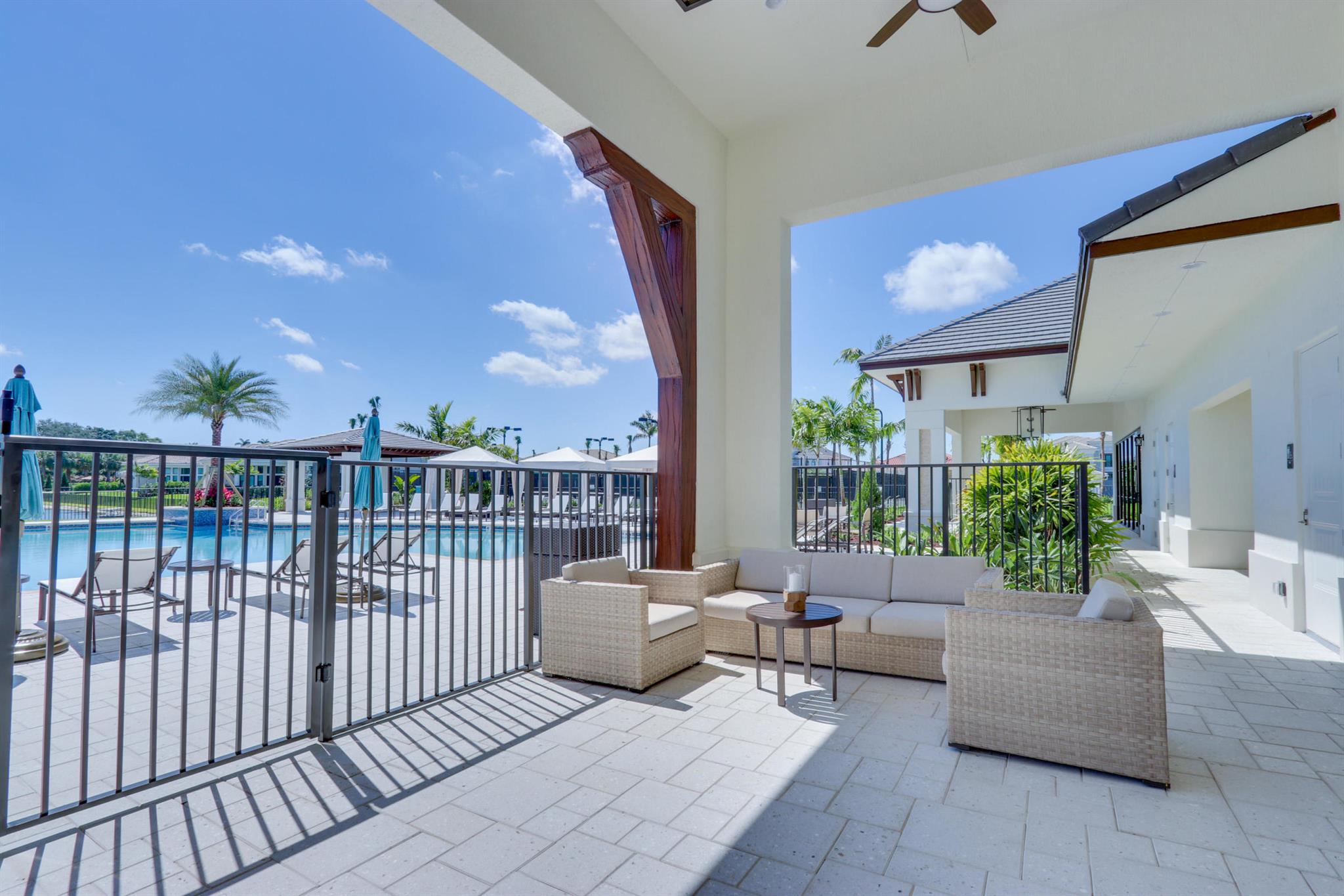 ROYAL PALM POLO - Residential