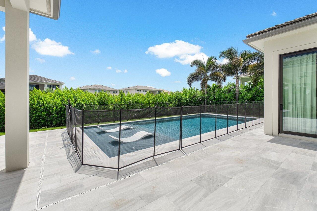 ROYAL PALM POLO - Residential