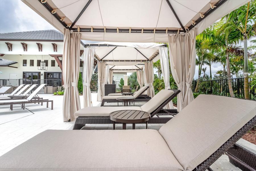 ROYAL PALM POLO - Residential