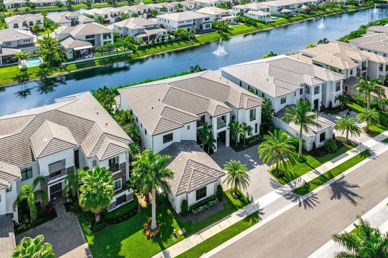ROYAL PALM POLO - Residential
