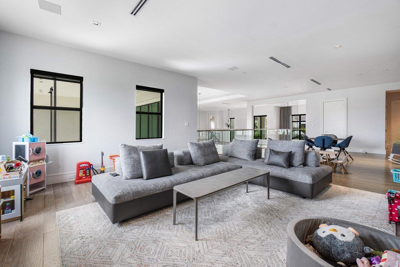 ROYAL PALM POLO - Residential