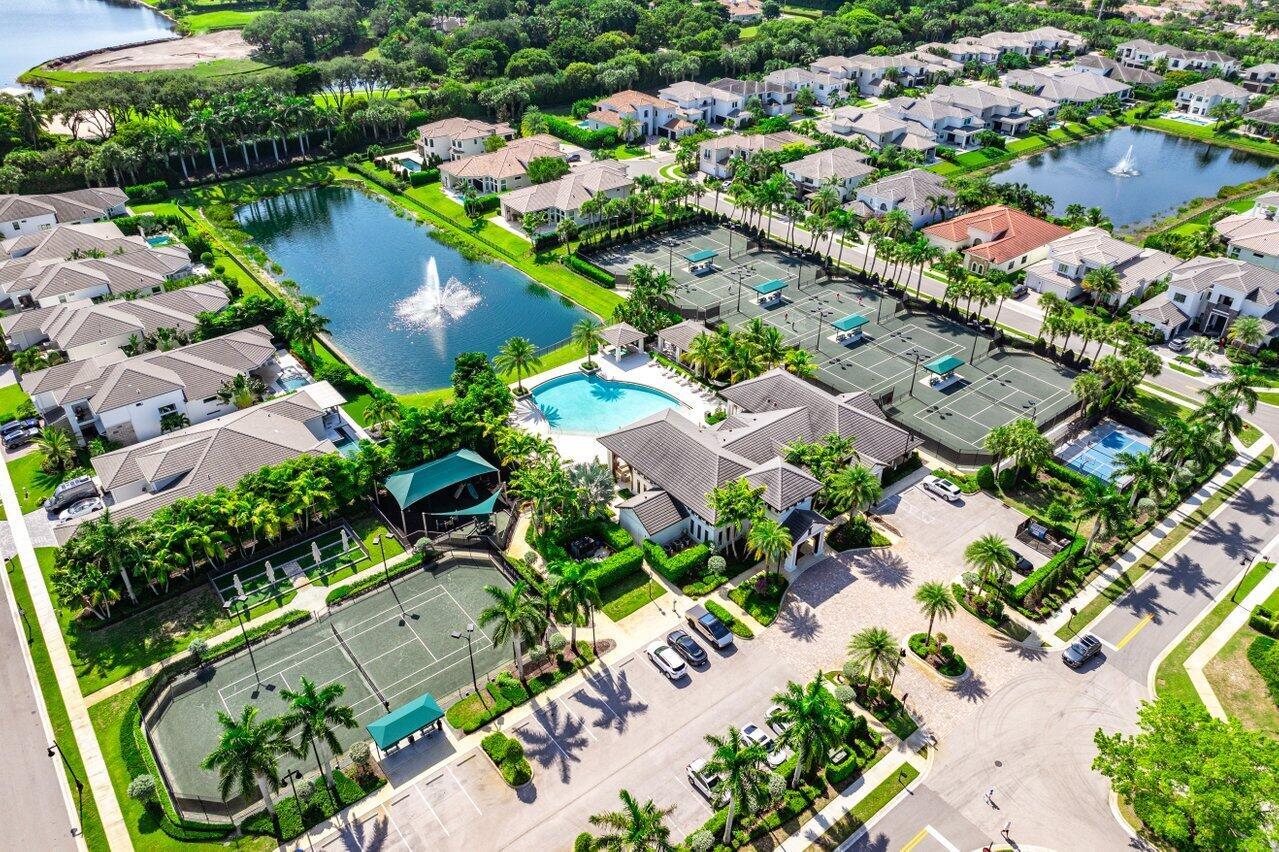 ROYAL PALM POLO - Residential