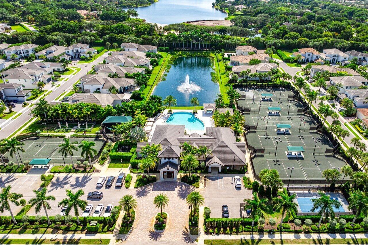 ROYAL PALM POLO - Residential