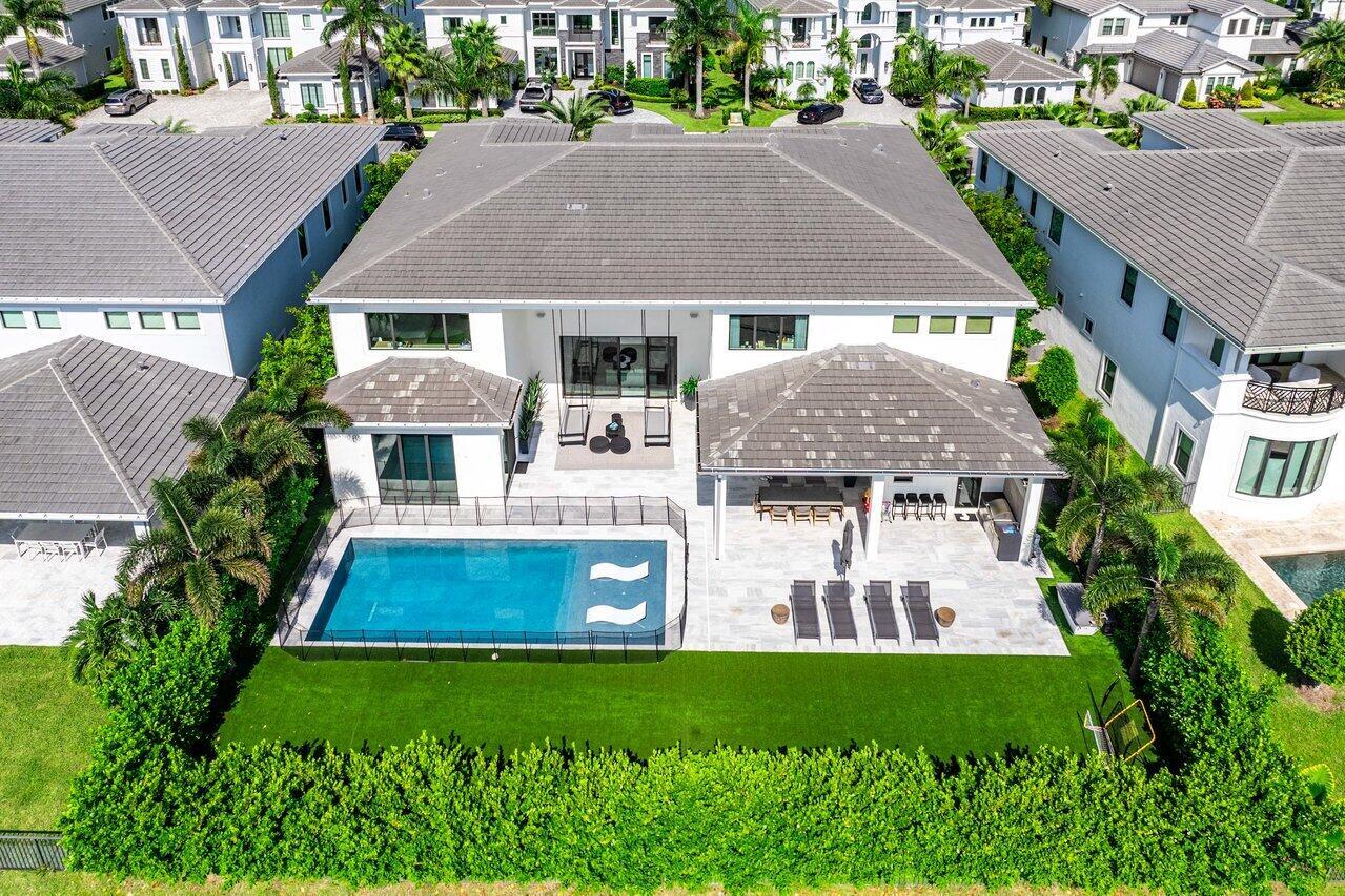 ROYAL PALM POLO - Residential