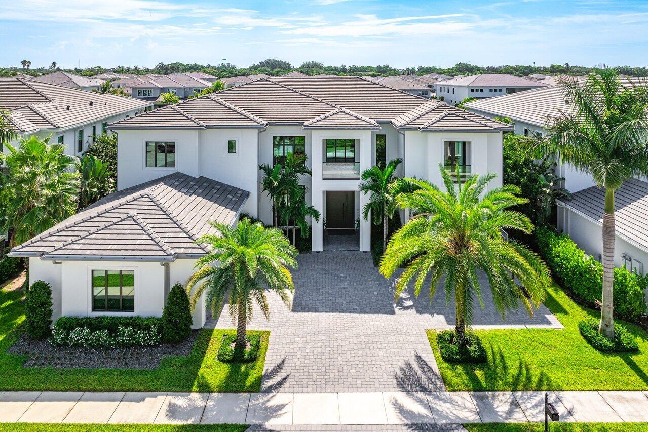 ROYAL PALM POLO - Residential