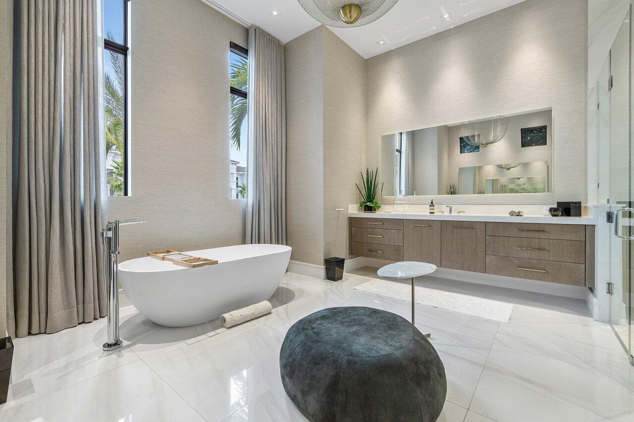 ROYAL PALM POLO - Residential