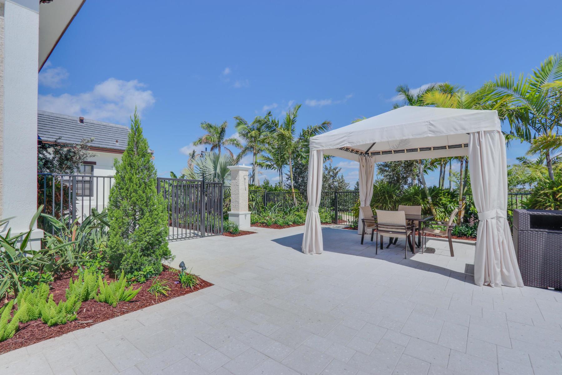 ROYAL PALM POLO - Residential