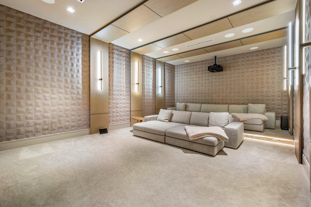 ROYAL PALM POLO - Residential