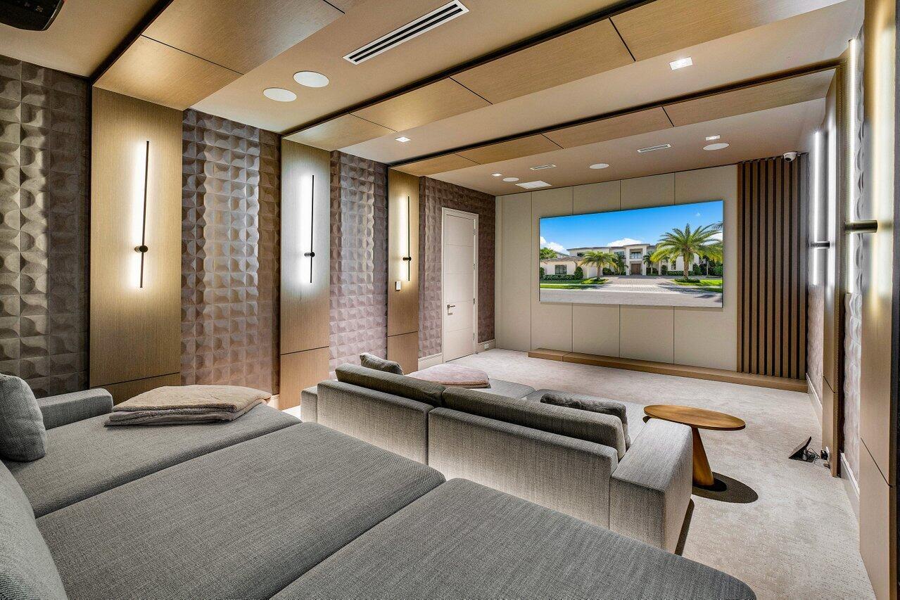 ROYAL PALM POLO - Residential