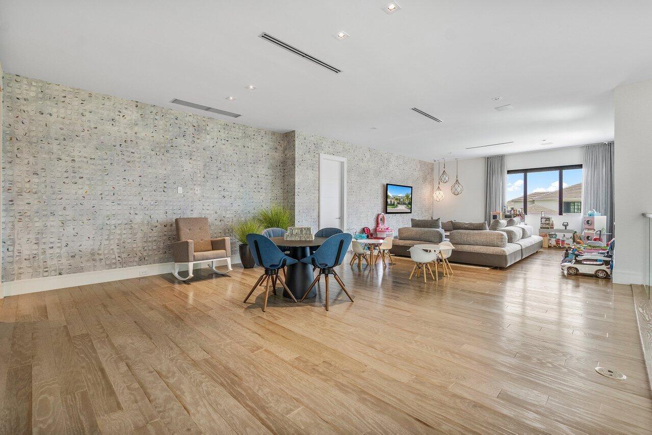 ROYAL PALM POLO - Residential