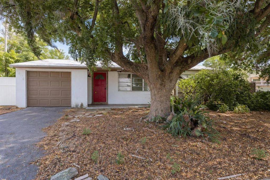 Photo of 1404 SW 1st Avenue, Deerfield Beach, FL 33441 (MLS # R11144609)