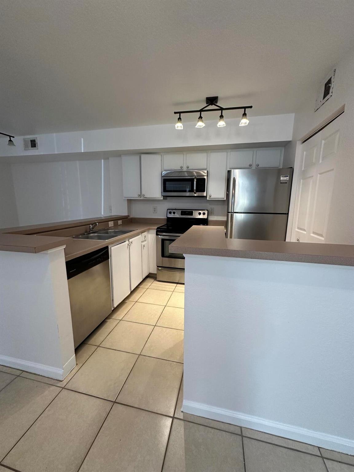 THE CLUB AT ST LUCIE WEST - Residential Lease