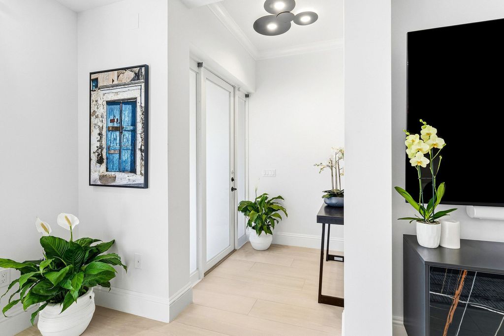 Photo of 122 SE 6th Avenue #3, Delray Beach, FL 33483 (MLS # R11162215)