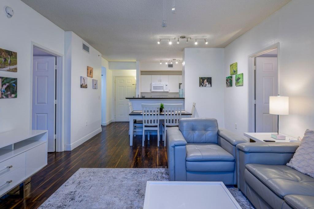 720 S Sapodilla Ave 402