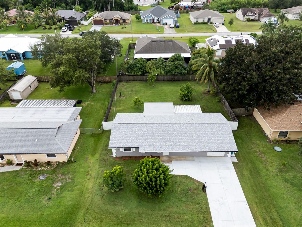 Photo of 242 NW Lincoln Avenue, Port Saint Lucie, FL 34983 (MLS # R11109038)