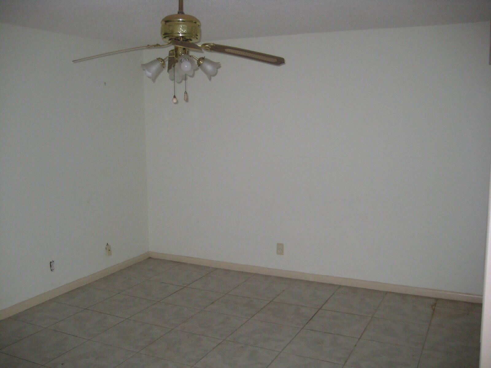 401 Saxony Drive 401-i