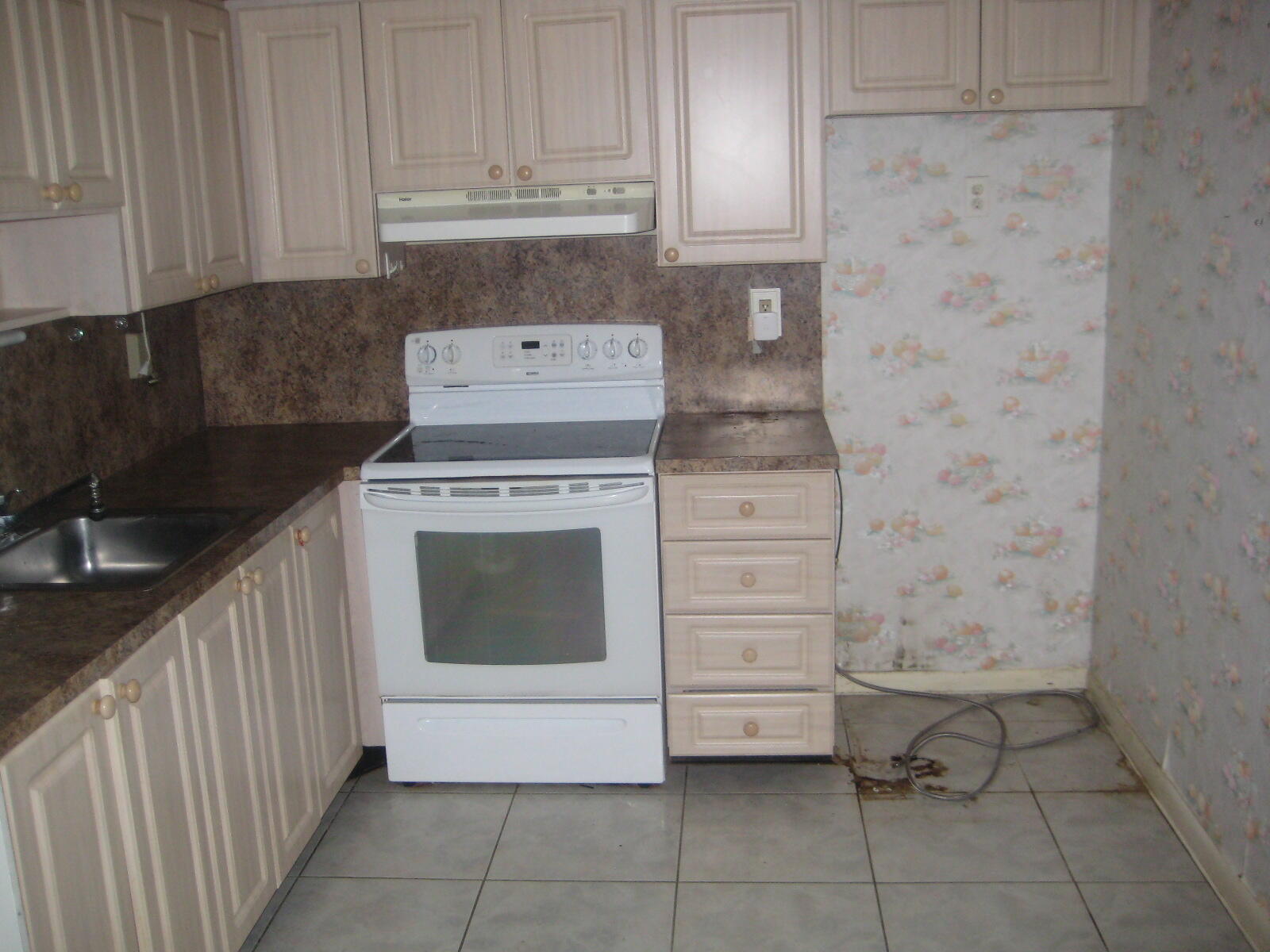 KINGS POINT SAXONY CONDOS - Residential