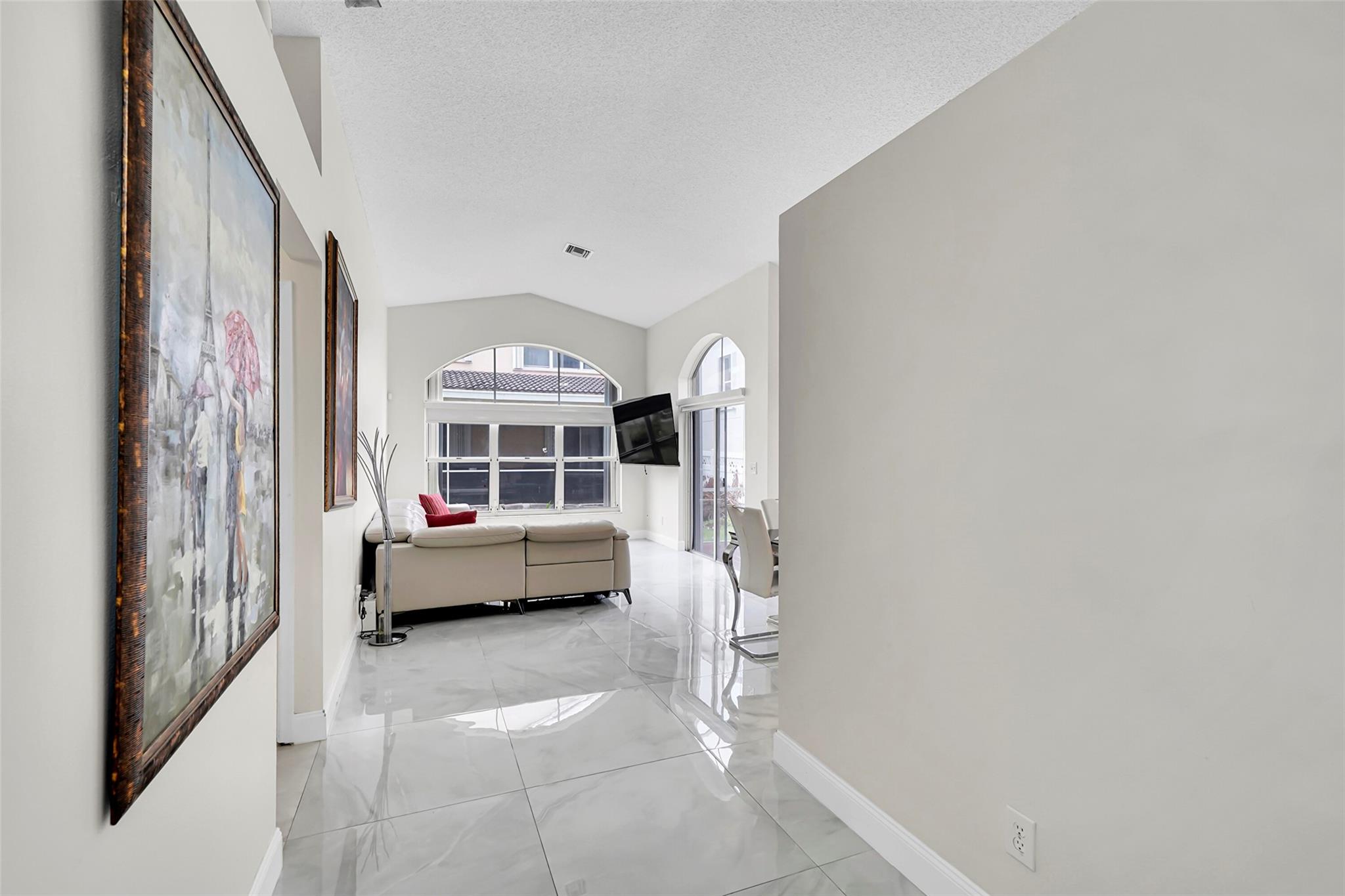 Kensington South 155-15 B - Residential Lease