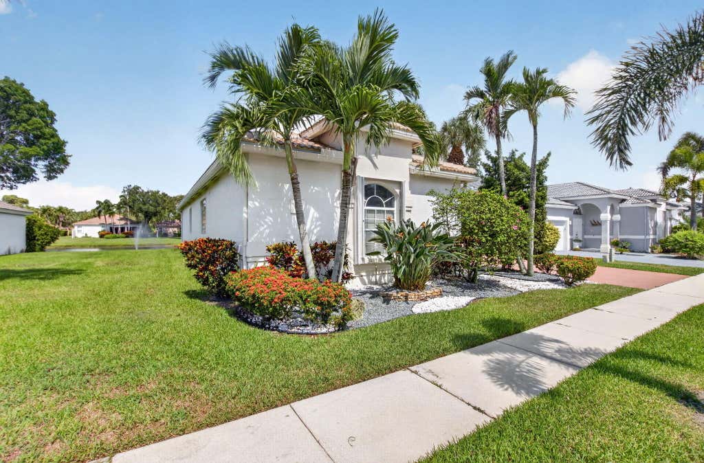 Photo of 9773 Arbor View Drive S, Boynton Beach, FL 33437 (MLS # B26058582)