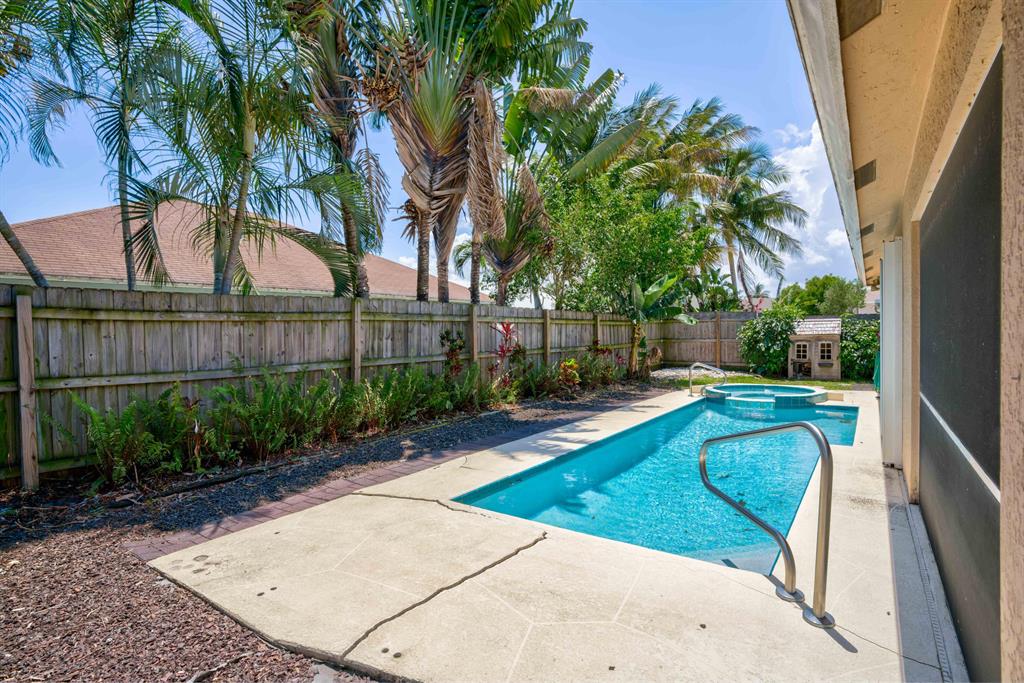 NORTH PALM BEACH HEIGHTS - Residential