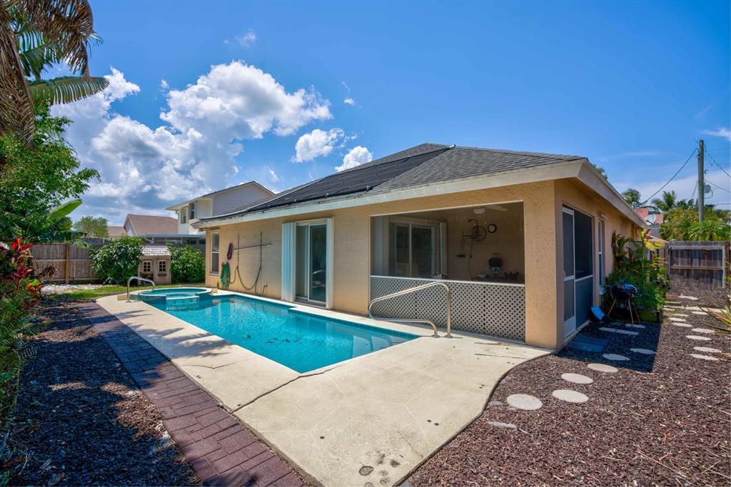 NORTH PALM BEACH HEIGHTS - Residential
