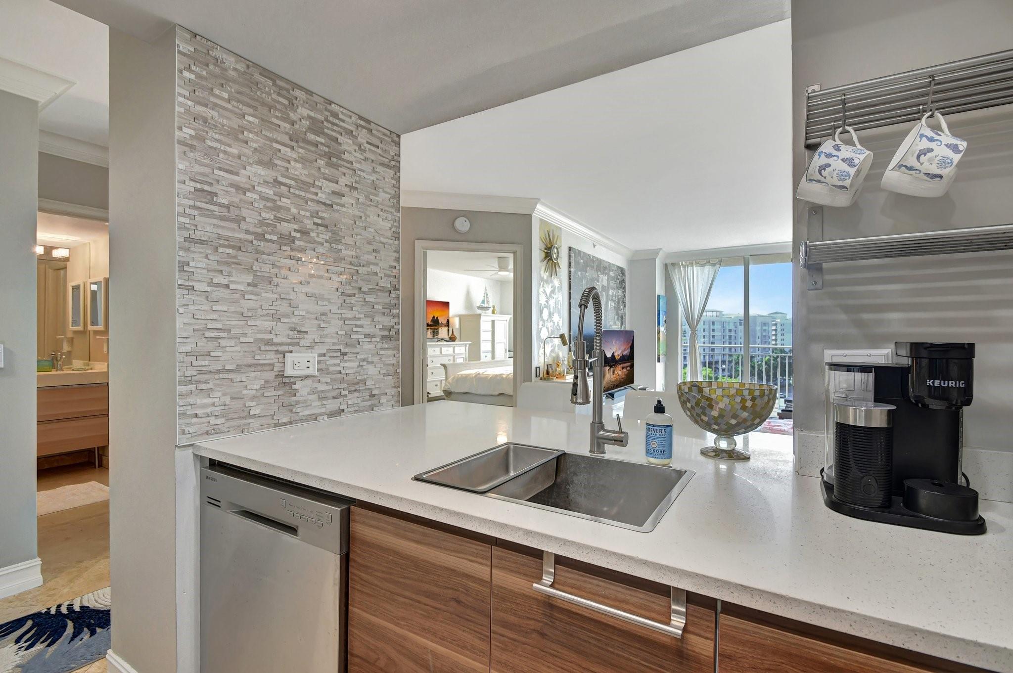 PALMETTO PLACE CONDO - Residential Lease