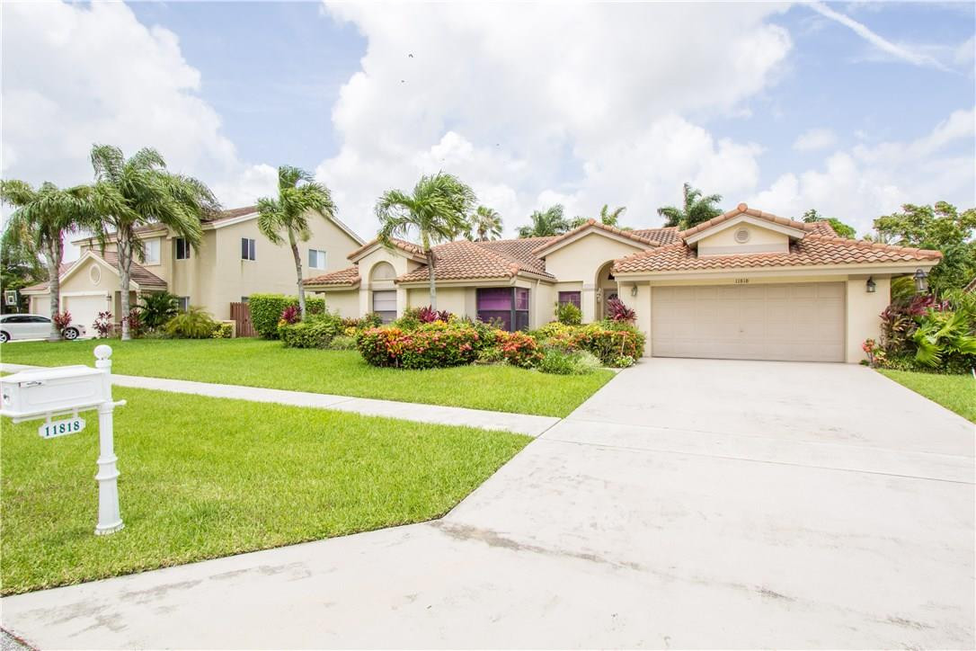 Island Lakes - Residential