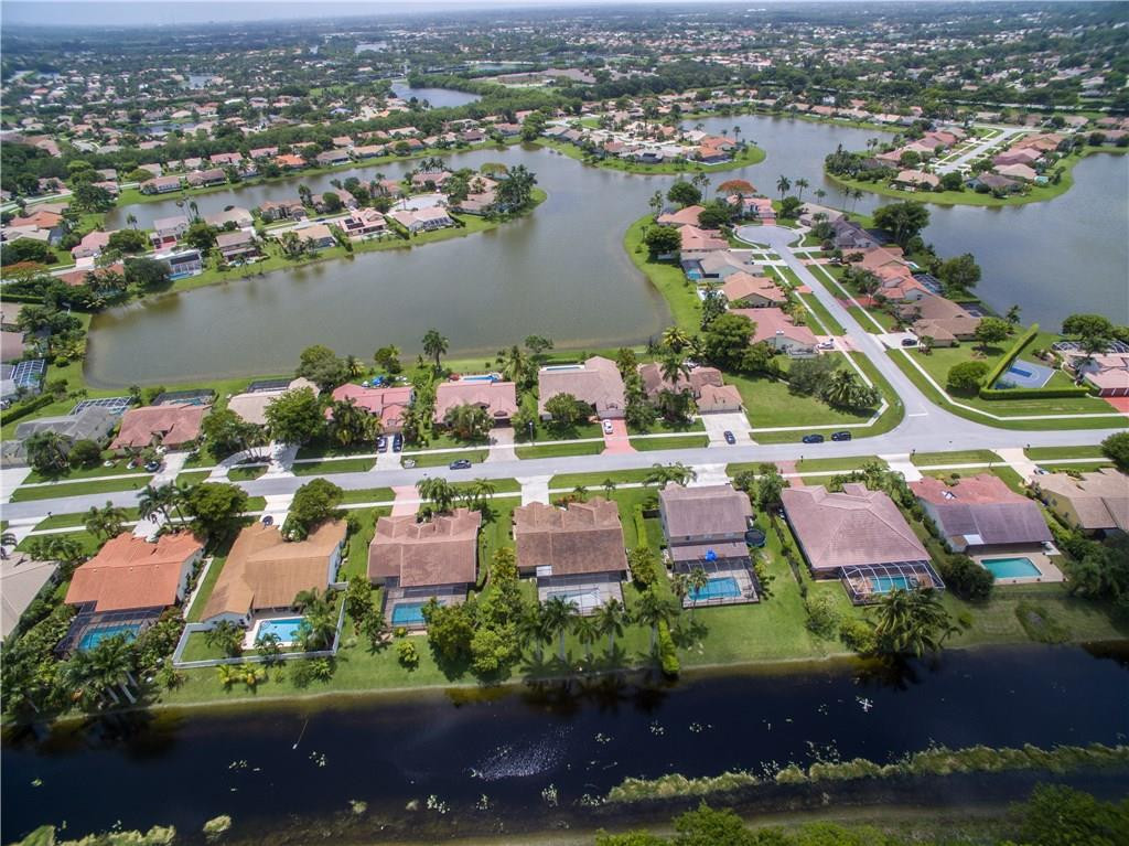Island Lakes - Residential