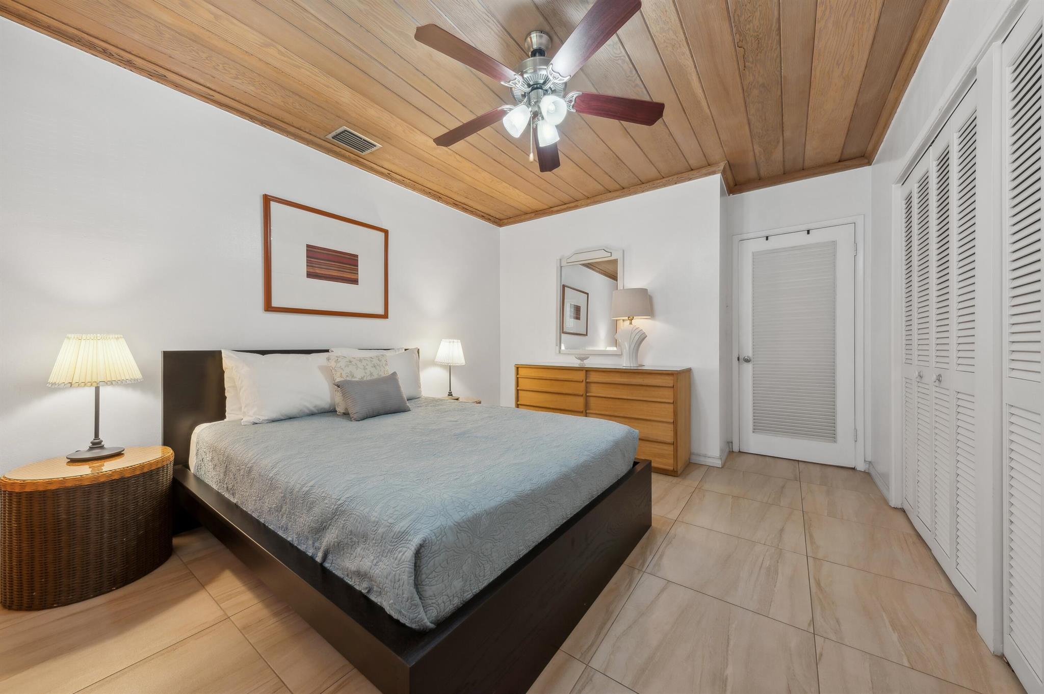 Photo 9 of 22 of 30 Andrews Avenue 20-B condo