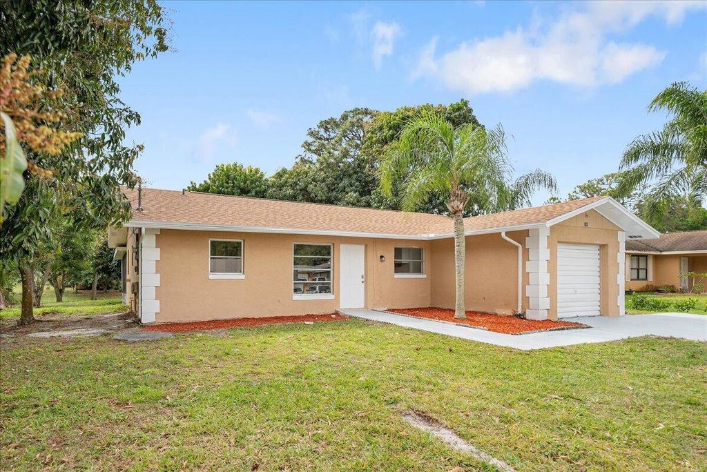 Photo of 380 SE Crosspoint Drive, Port Saint Lucie, FL 34983 (MLS # R11113664)