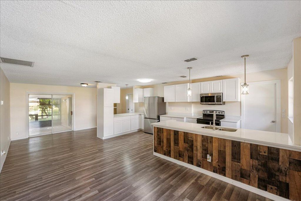 Photo of 380 SE Crosspoint Drive, Port Saint Lucie, FL 34983 (MLS # R11113664)