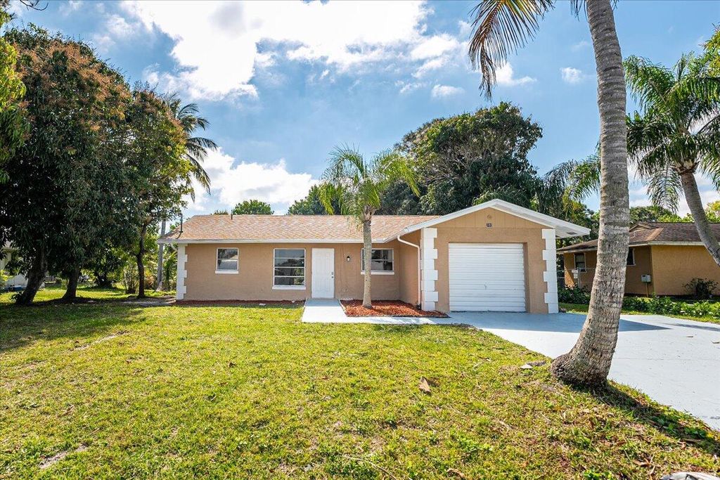 Photo of 380 SE Crosspoint Drive, Port Saint Lucie, FL 34983 (MLS # R11113664)