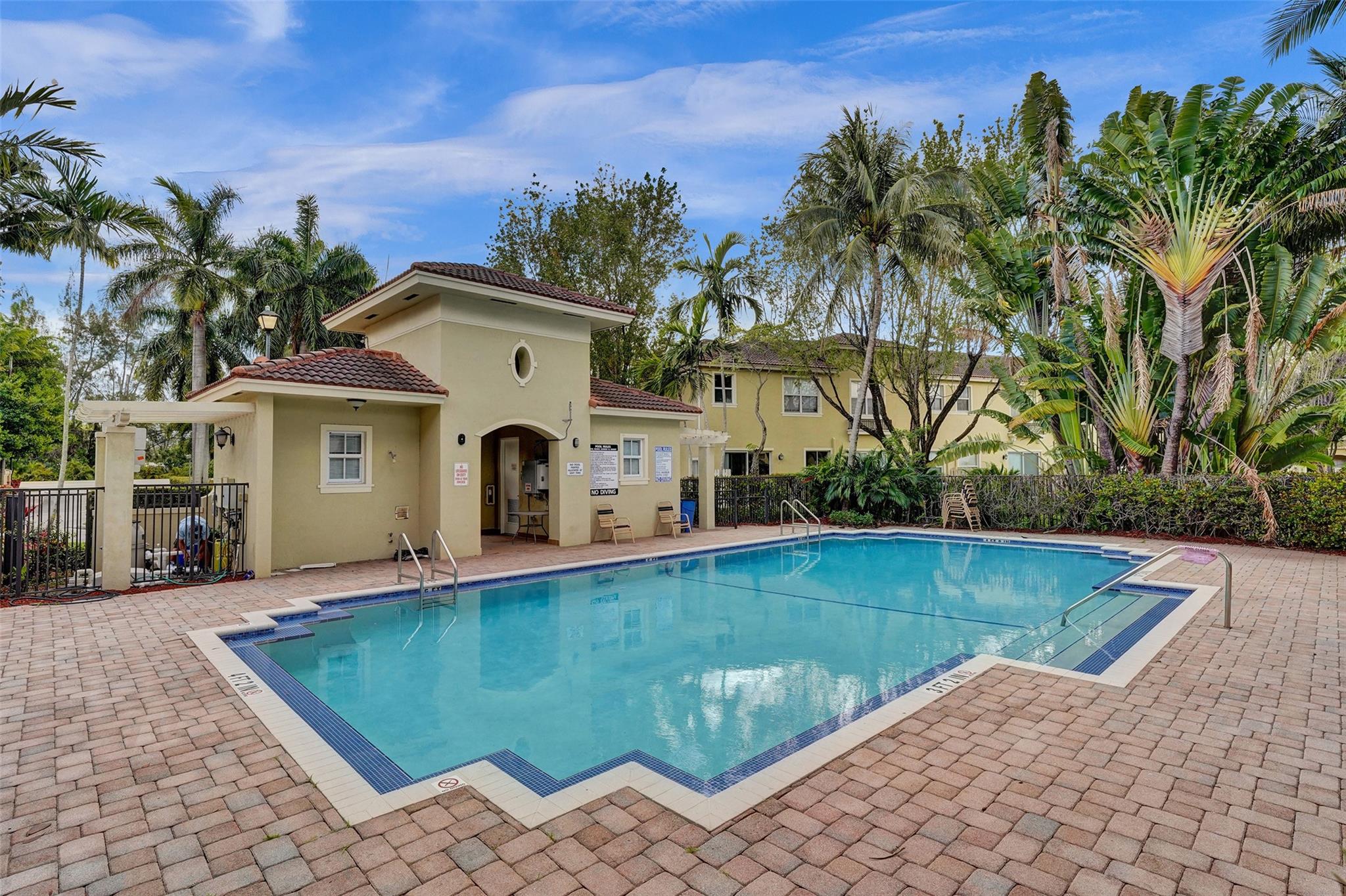 2851 W Prospect Rd 402