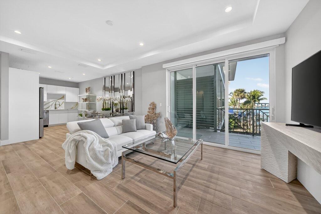 Photo of 41 SW Seminole Street #304, Stuart, FL 34994 (MLS # R11153284)