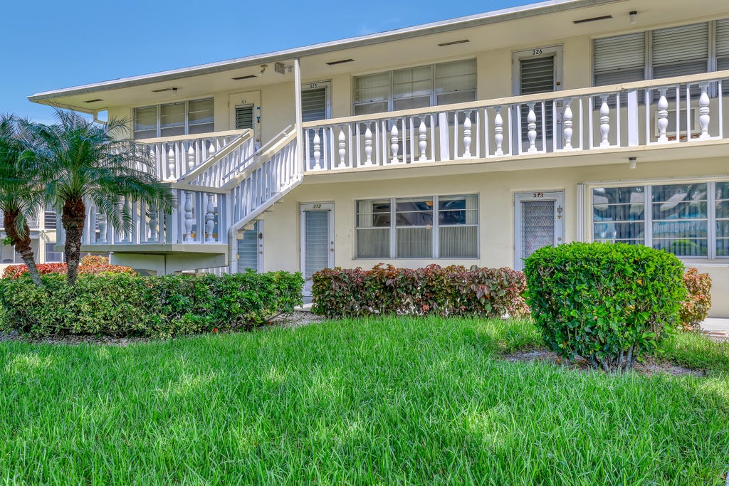 Photo of 312 CAMDEN N, West Palm Beach, FL 33417 (MLS # B26083093)