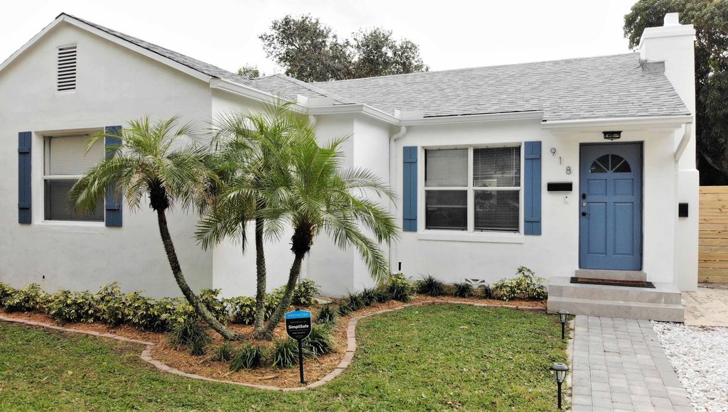 Photo of 918 Upland Road, West Palm Beach, FL 33401 (MLS # B26026626)