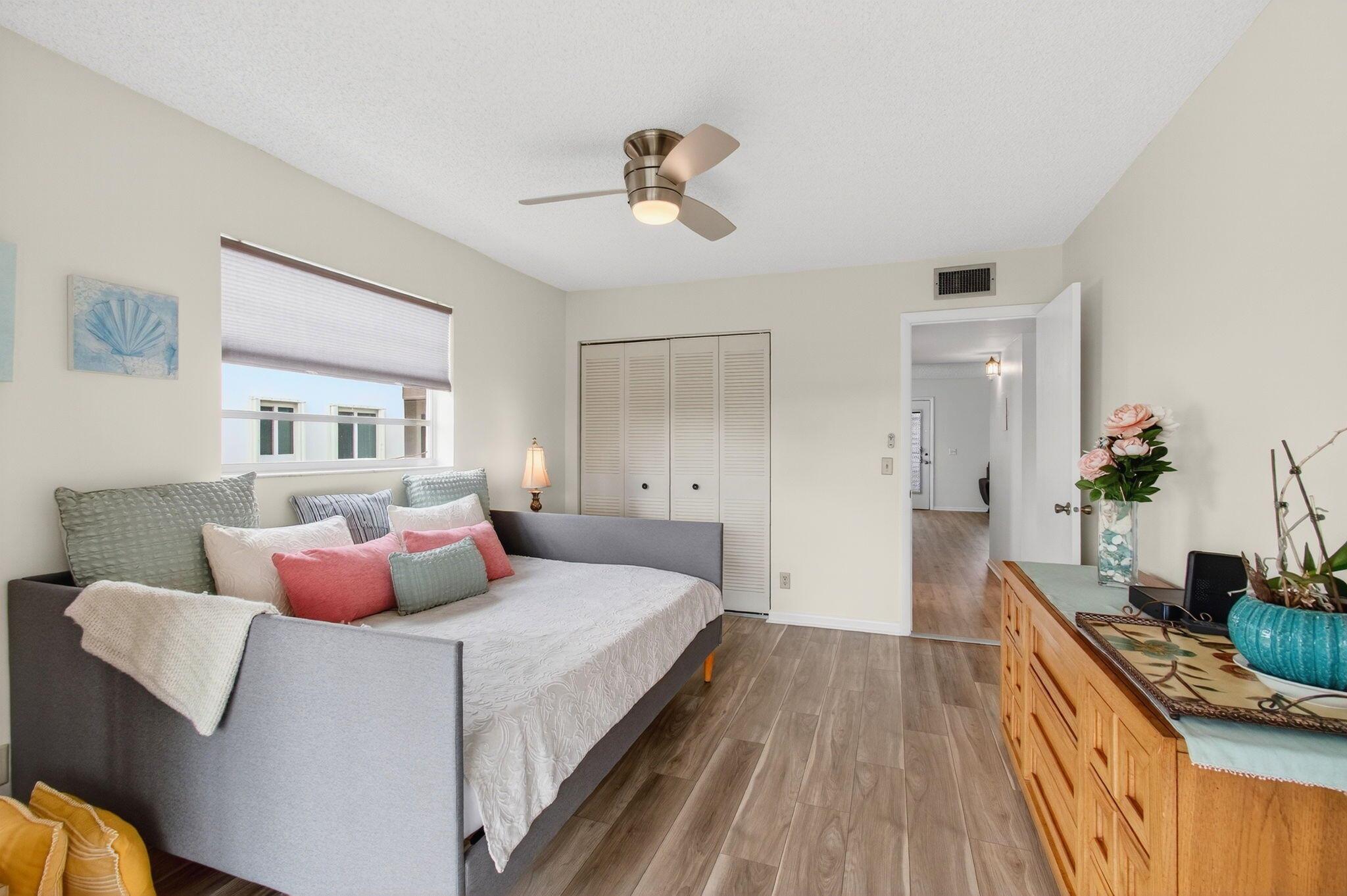 KINGS POINT - Residential