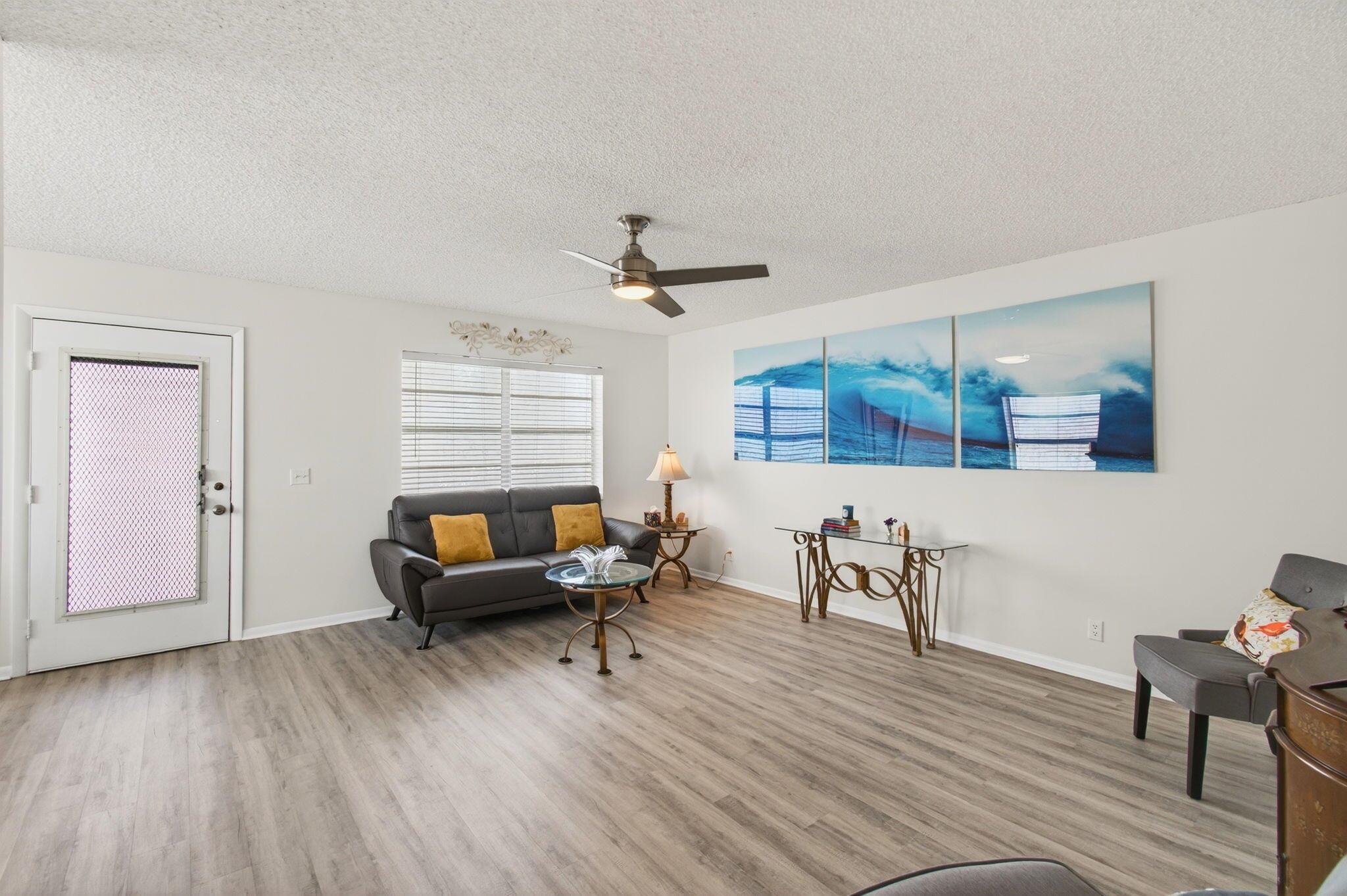 KINGS POINT - Residential