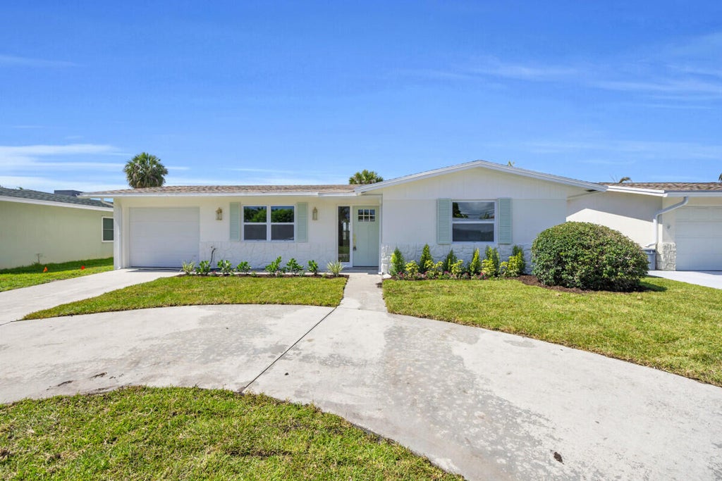 Photo of 400 Riverside Drive, Palm Beach Gardens, FL 33410 (MLS # R11100360)
