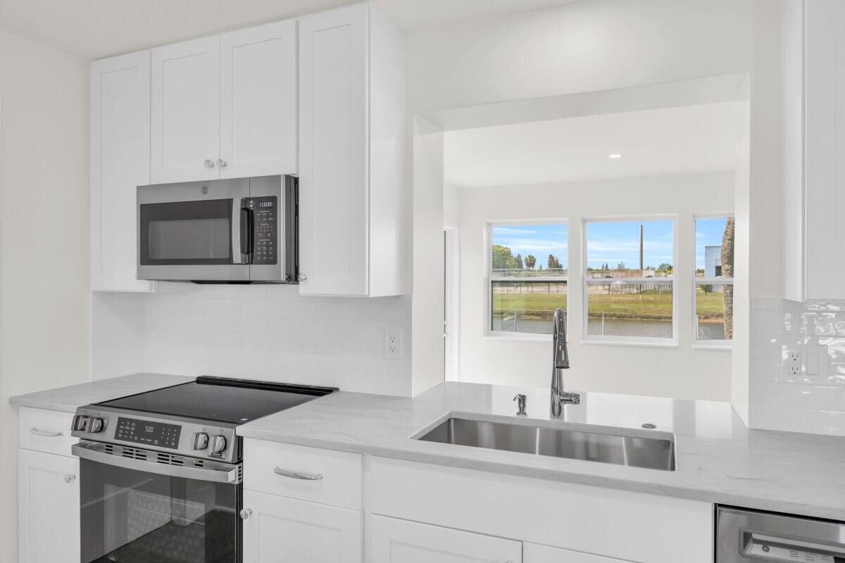 400 Riverside Drive, Palm Beach Gardens, FL, 33410/$669,500 3 400 Riverside Drive
