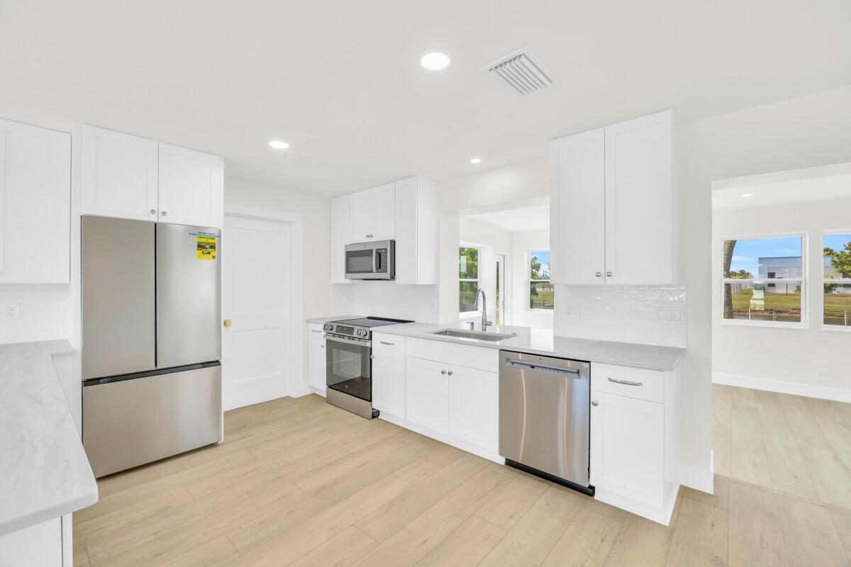 400 Riverside Drive, Palm Beach Gardens, FL, 33410/$669,500 4 400 Riverside Drive