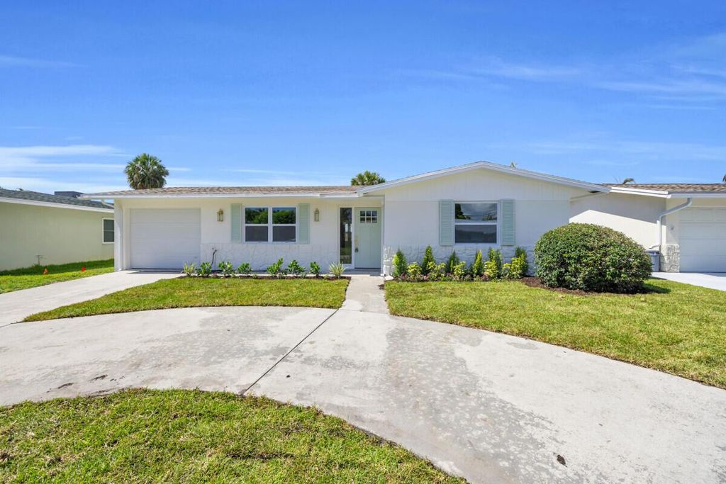 Photo of 400 Riverside Drive, Palm Beach Gardens, FL 33410 (MLS # R11100360)