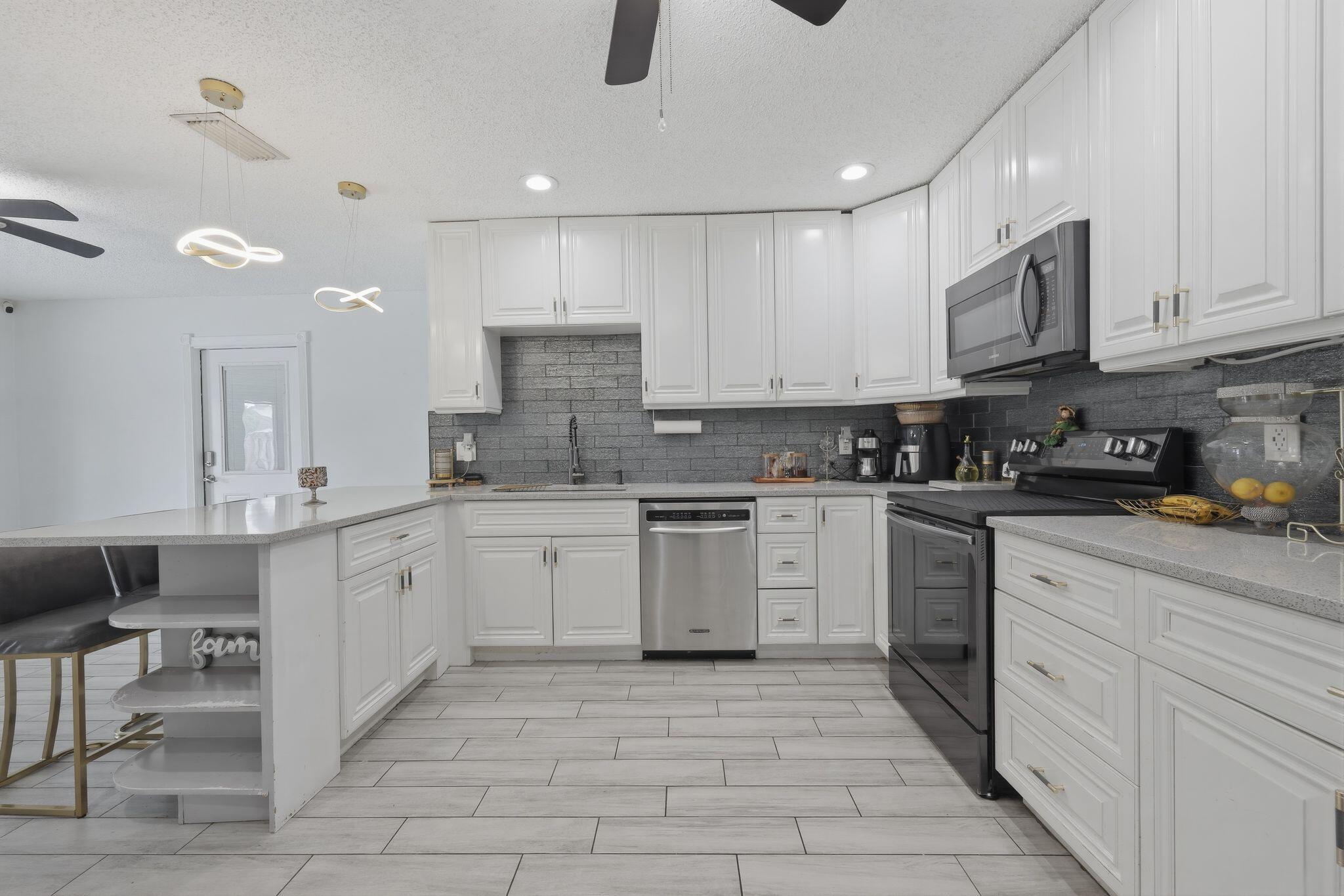 COUNTERPOINT ESTATES 1 - Residential