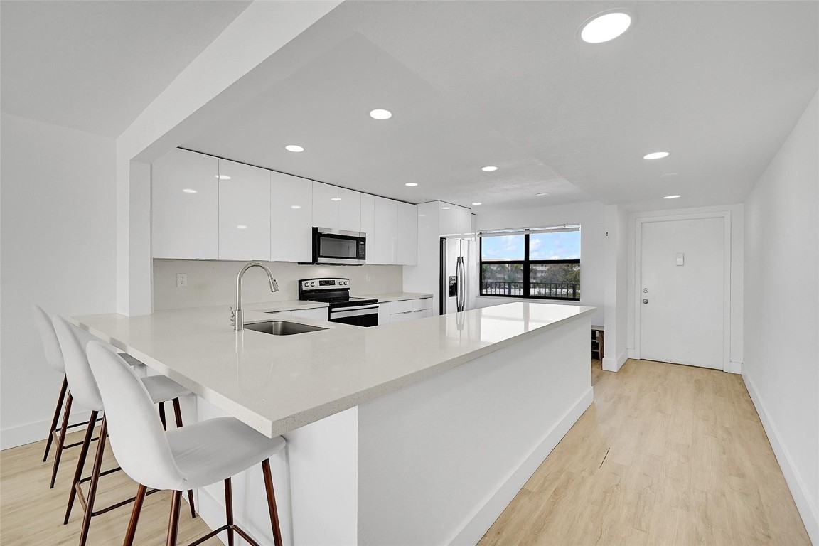 SUNRISE LAKES 185 CONDO - Residential