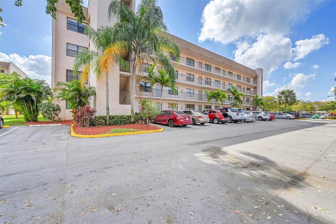 SUNRISE LAKES 185 CONDO - Residential