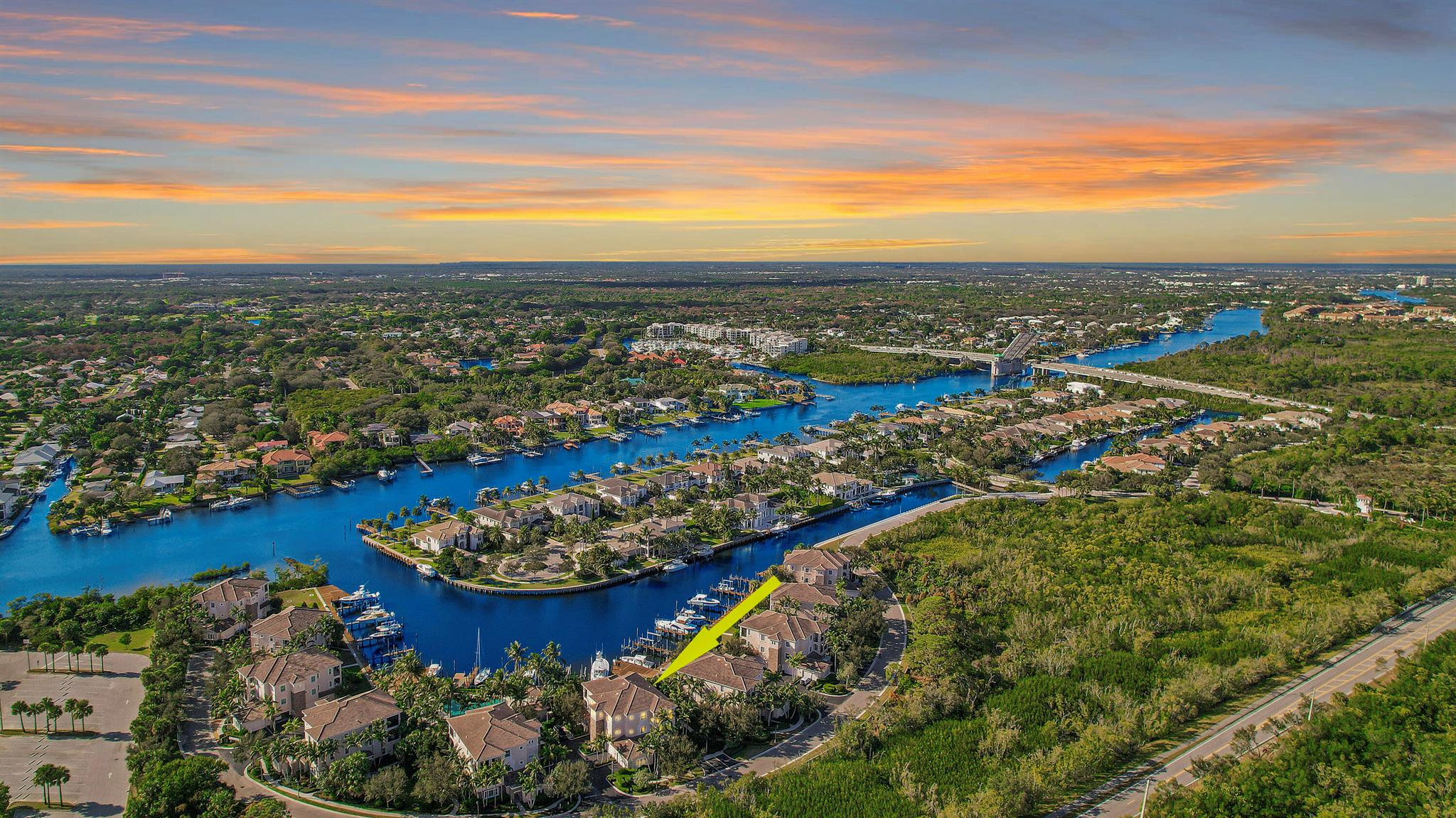 CARRIAGE HOMES AT FRENCHM - Residential