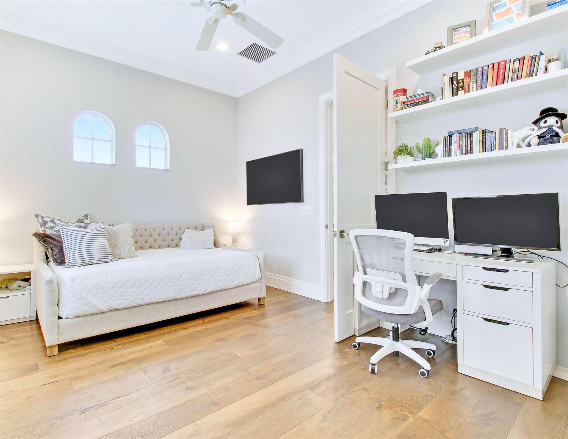 CARRIAGE HOMES AT FRENCHM - Residential