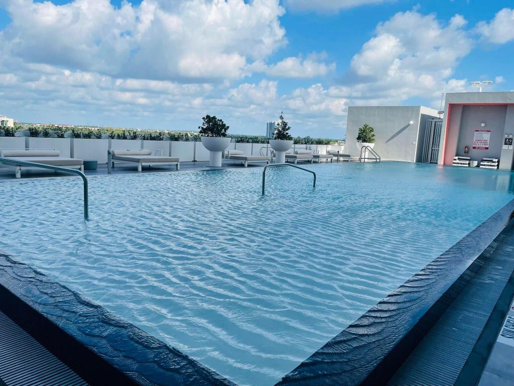 METROPICA NORTH TOWER ONE - Residential