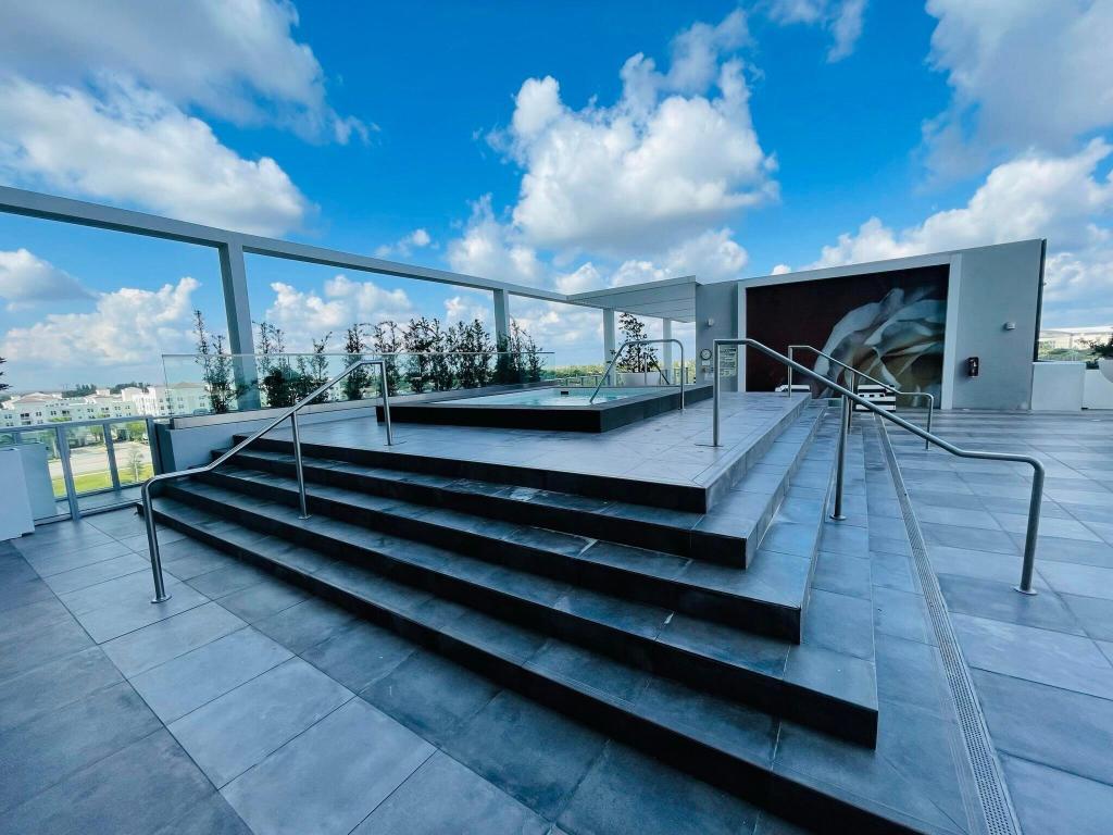 METROPICA NORTH TOWER ONE - Residential