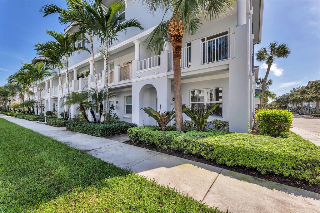 Photo of 1295 N Via De Fossi, Boynton Beach, FL 33426 (MLS # F10466195)